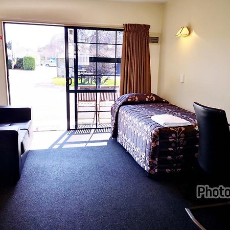 Aston Court Motel Бленхайм Екстериор снимка