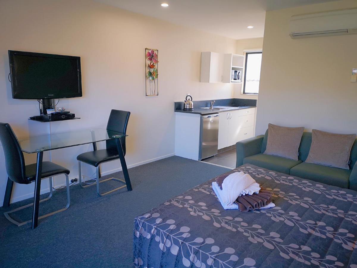 Aston Court Motel Бленхайм Екстериор снимка