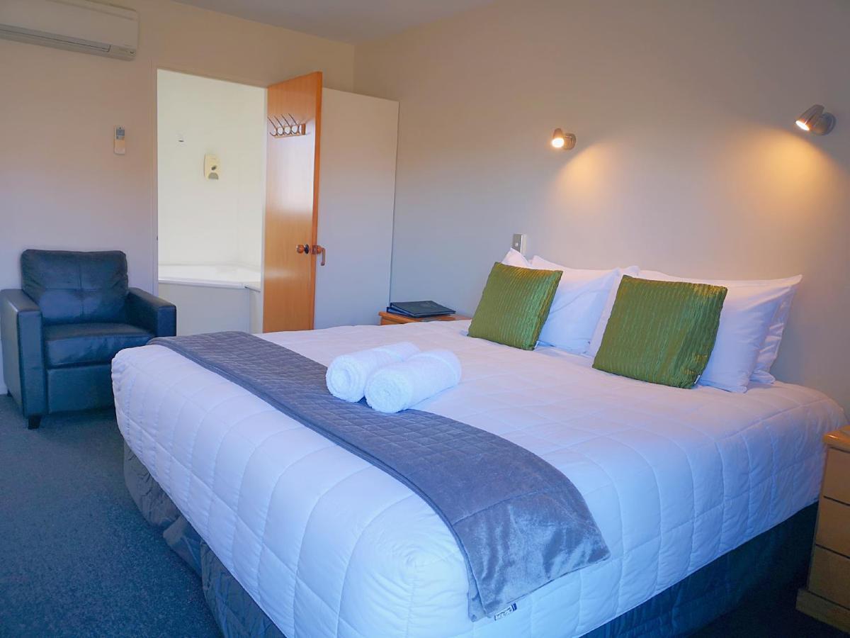 Aston Court Motel Бленхайм Екстериор снимка