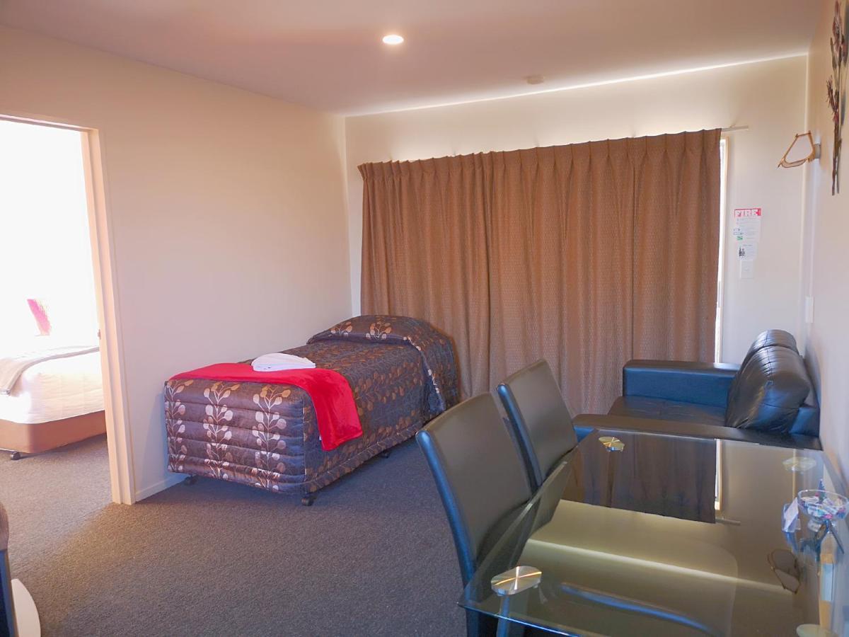Aston Court Motel Бленхайм Екстериор снимка
