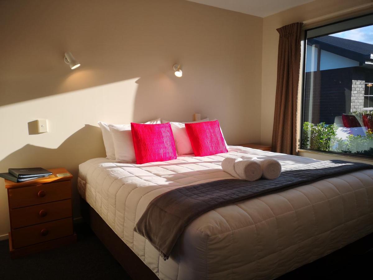 Aston Court Motel Бленхайм Екстериор снимка