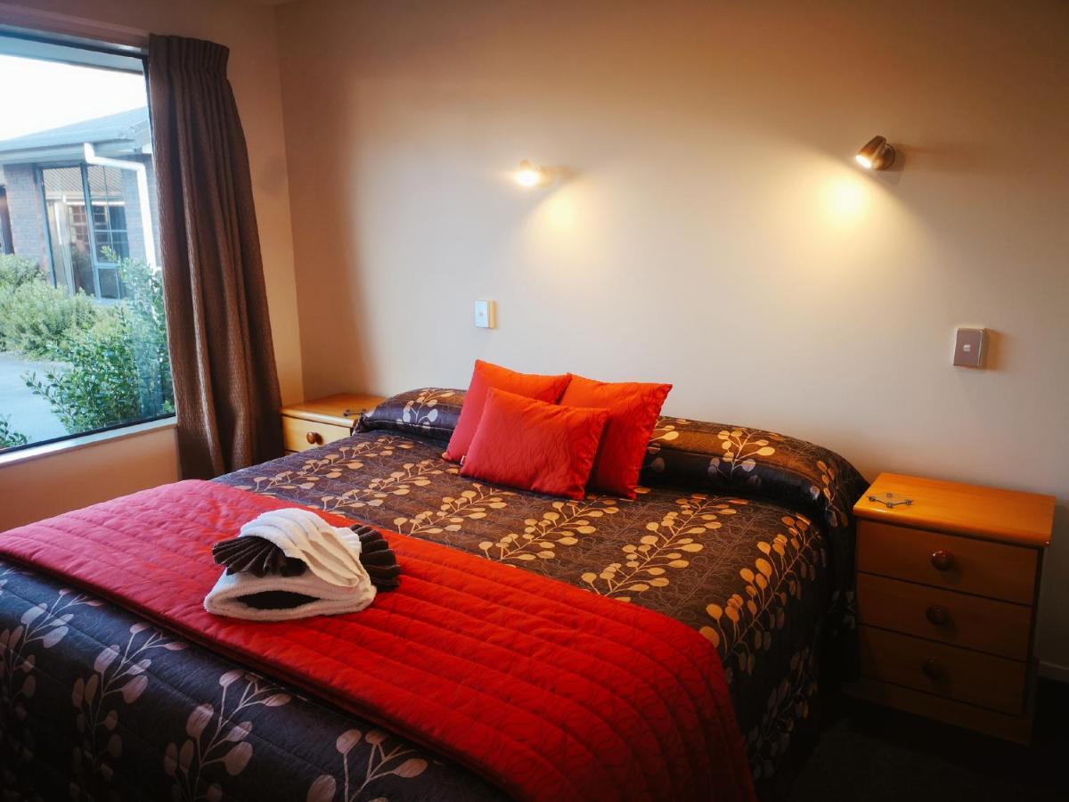 Aston Court Motel Бленхайм Екстериор снимка