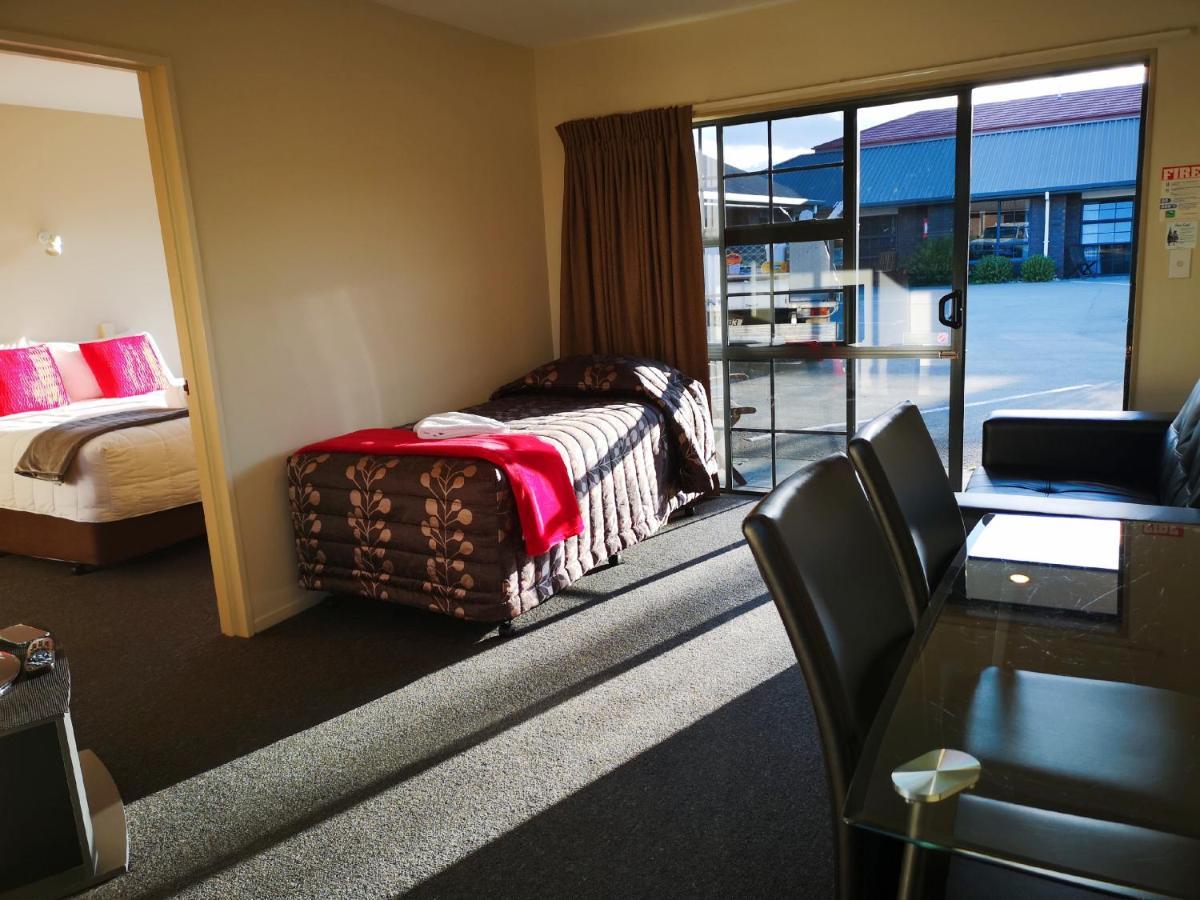 Aston Court Motel Бленхайм Екстериор снимка