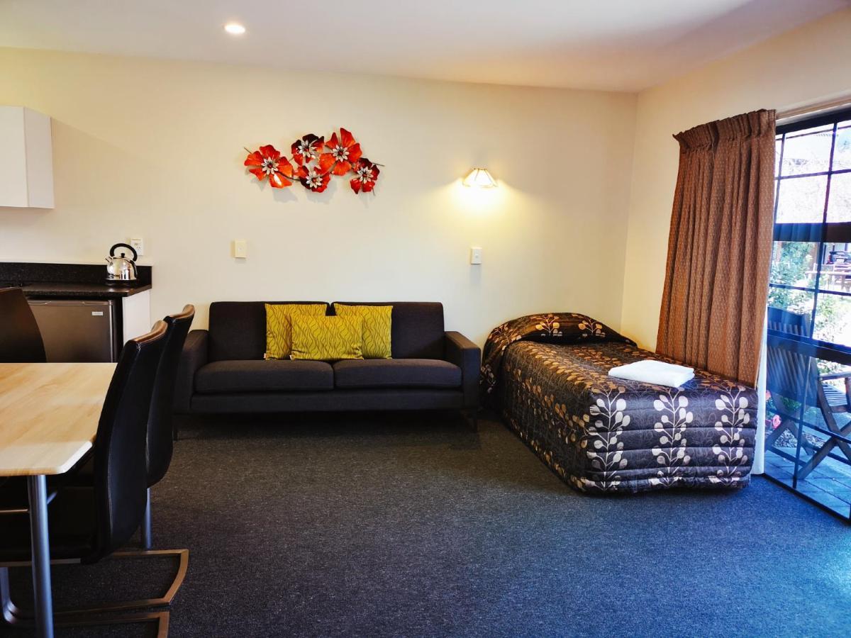 Aston Court Motel Бленхайм Екстериор снимка