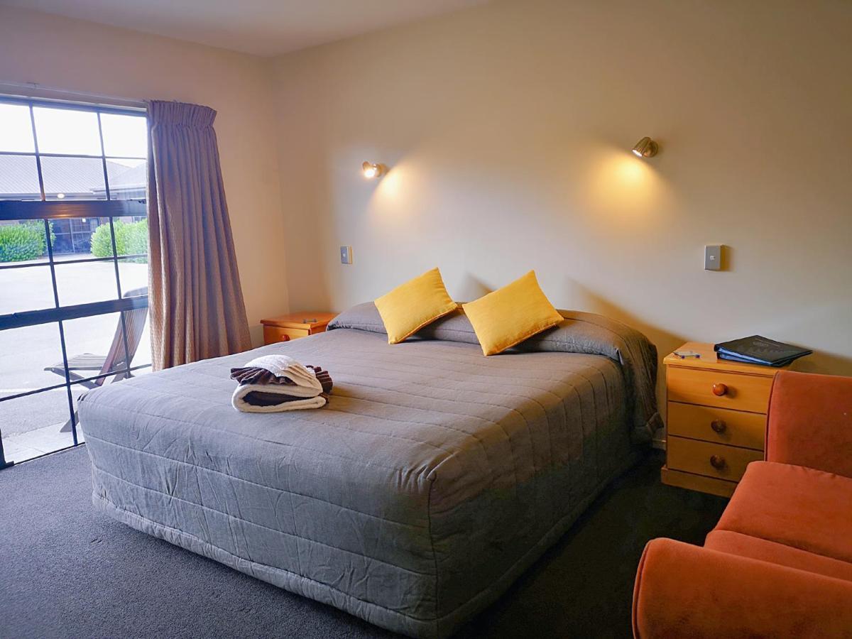 Aston Court Motel Бленхайм Екстериор снимка