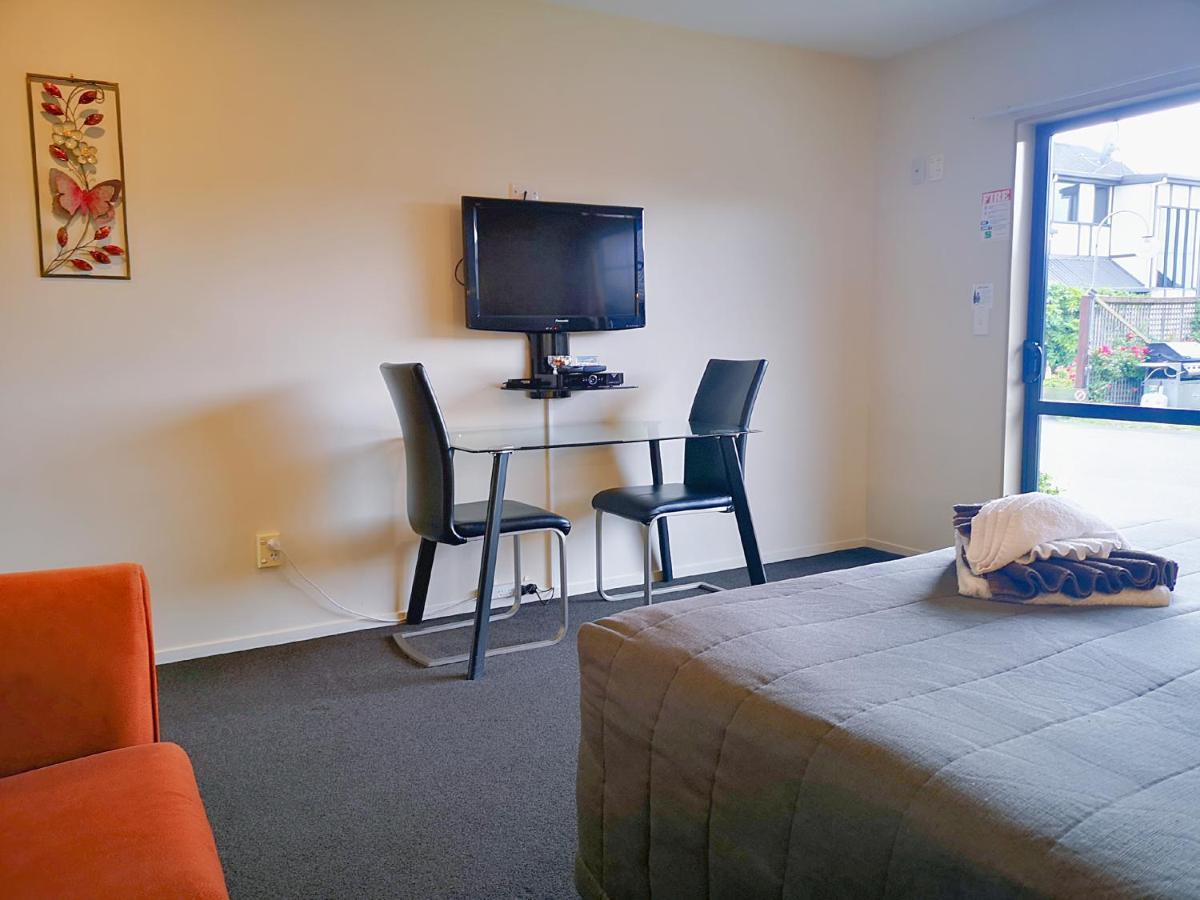 Aston Court Motel Бленхайм Екстериор снимка