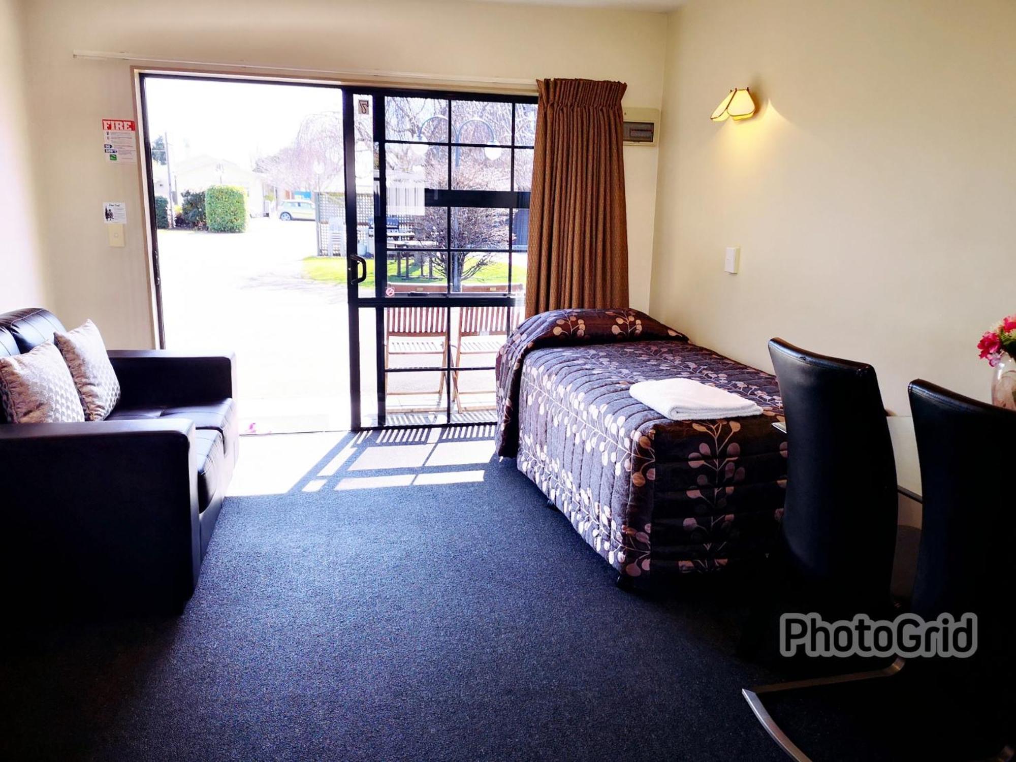 Aston Court Motel Бленхайм Екстериор снимка
