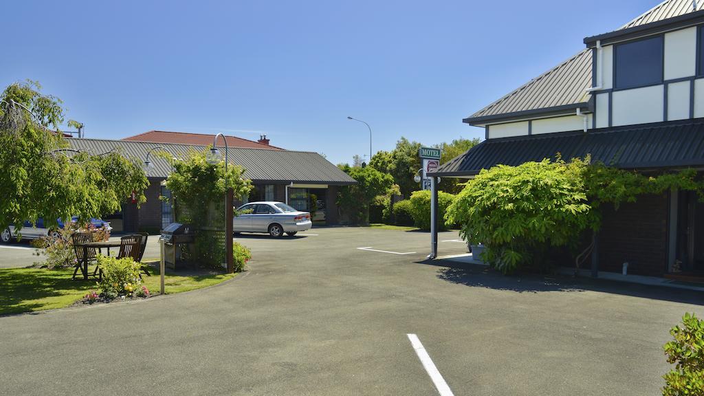 Aston Court Motel Бленхайм Екстериор снимка