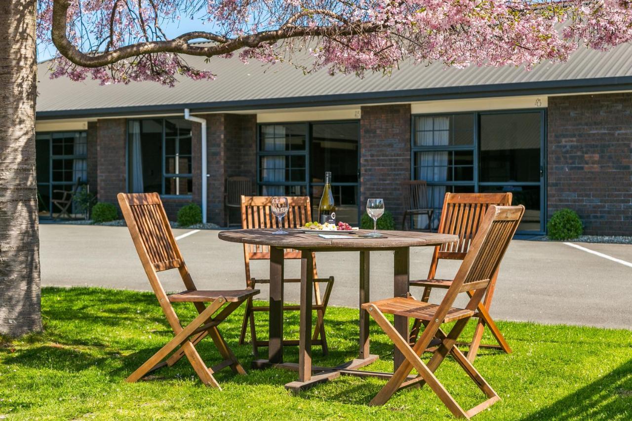 Aston Court Motel Бленхайм Екстериор снимка