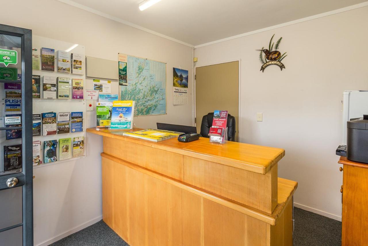 Aston Court Motel Бленхайм Екстериор снимка